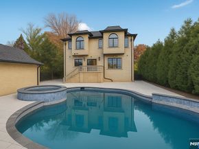 1096 Briar Way, Fort Lee NJ 07024