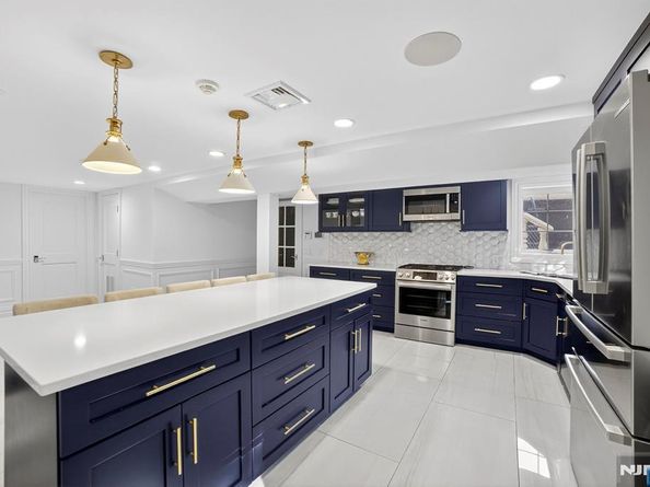 1096 Briar Way, Fort Lee NJ 07024