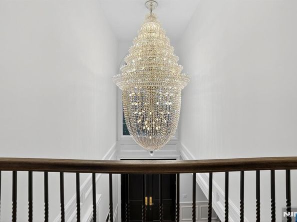 1096 Briar Way, Fort Lee NJ 07024