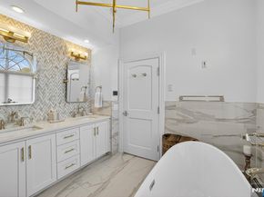 1096 Briar Way, Fort Lee NJ 07024