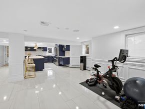 1096 Briar Way, Fort Lee NJ 07024