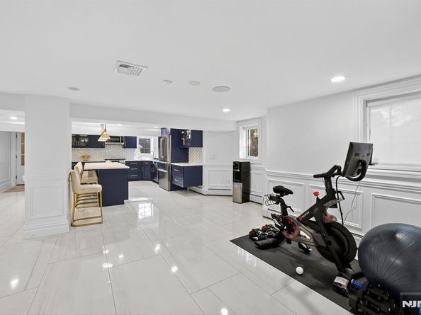 1096 Briar Way, Fort Lee NJ 07024