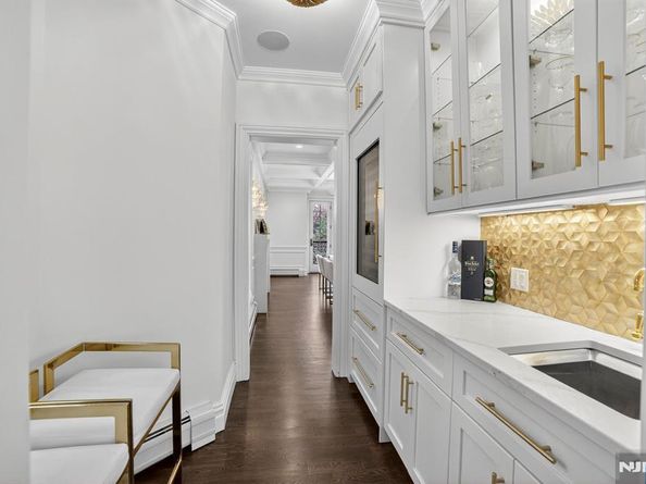 1096 Briar Way, Fort Lee NJ 07024