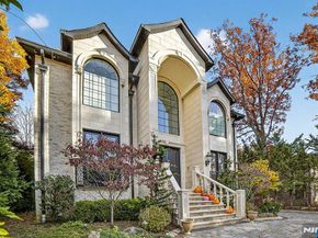 1096 Briar Way, Fort Lee NJ 07024