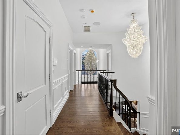 1096 Briar Way, Fort Lee NJ 07024