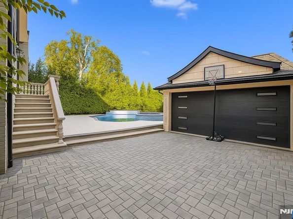 1096 Briar Way, Fort Lee NJ 07024