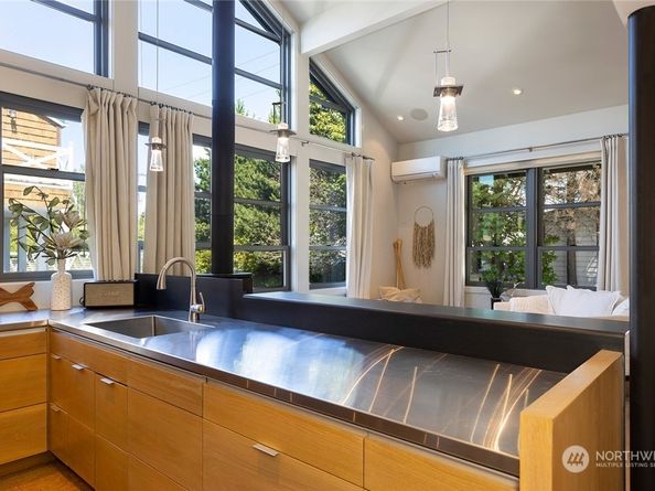 2351 Fairview Avenue E A, Seattle WA 98102