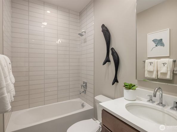 10816 (HS 66) 120TH Lane NE E, Kirkland WA 98033