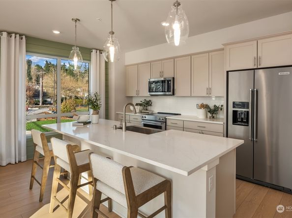 6901 NE 184th Lane 301, Kenmore WA 98028