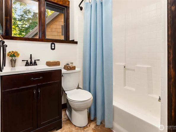7516 230th Avenue NE, Redmond WA 98053