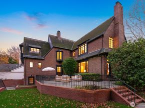 1994 Shenandoah Drive E, Seattle WA 98112