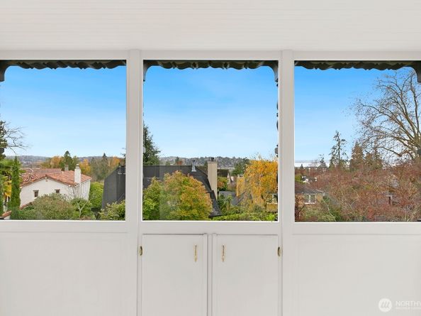 1994 Shenandoah Drive E, Seattle WA 98112