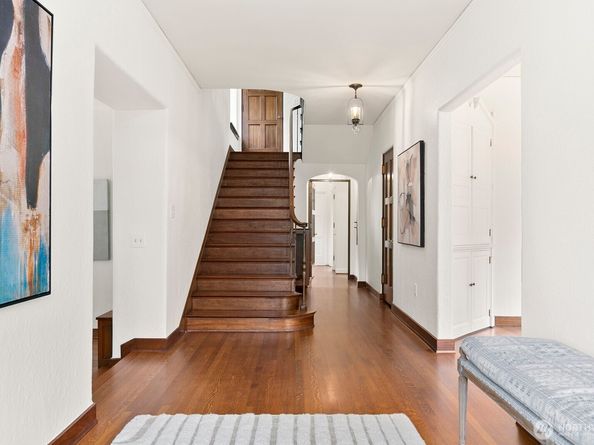 1994 Shenandoah Drive E, Seattle WA 98112