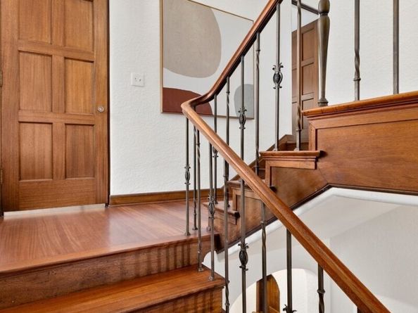 1994 Shenandoah Drive E, Seattle WA 98112