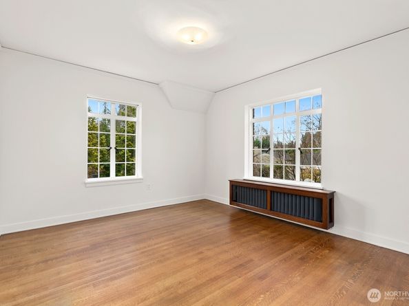 1994 Shenandoah Drive E, Seattle WA 98112