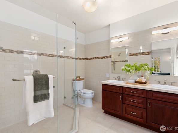 1994 Shenandoah Drive E, Seattle WA 98112