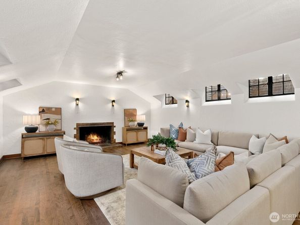 1994 Shenandoah Drive E, Seattle WA 98112