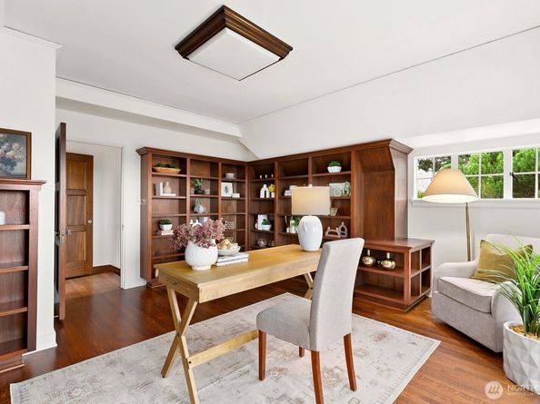 1994 Shenandoah Drive E, Seattle WA 98112