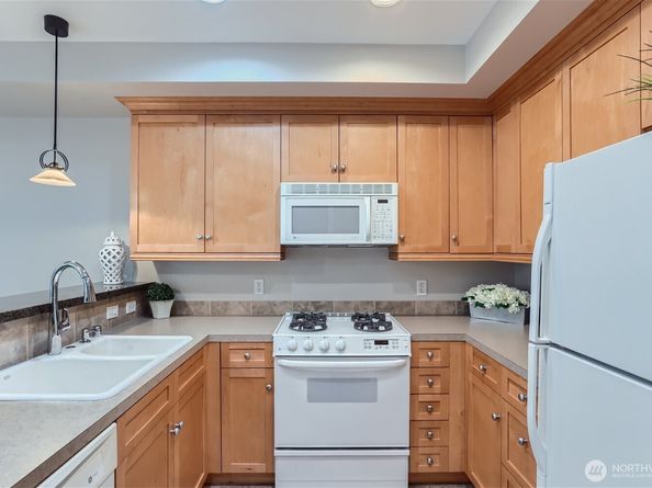10047 Main Street 206, Bellevue WA 98004