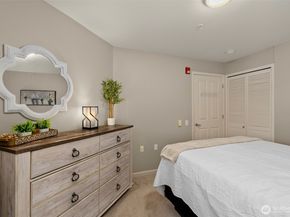 9222 Roosevelt Way NE 203, Seattle WA 98115
