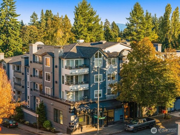 9222 Roosevelt Way NE 203, Seattle WA 98115