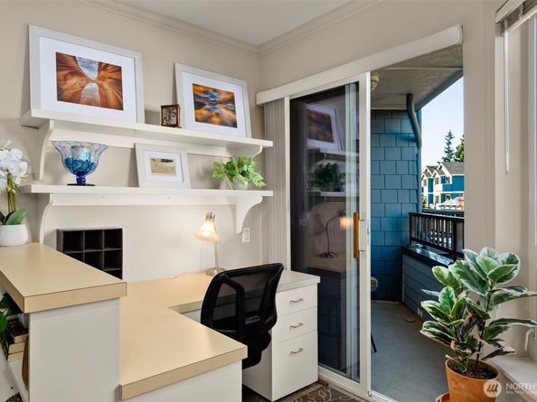9222 Roosevelt Way NE 203, Seattle WA 98115