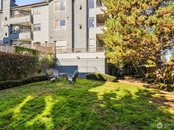 9222 Roosevelt Way NE 203, Seattle WA 98115