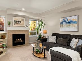 9222 Roosevelt Way NE 203, Seattle WA 98115