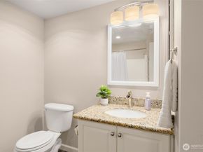 9222 Roosevelt Way NE 203, Seattle WA 98115