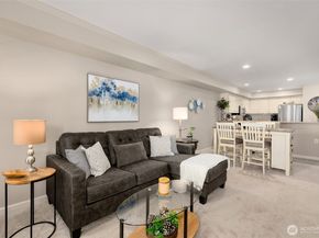 9222 Roosevelt Way NE 203, Seattle WA 98115
