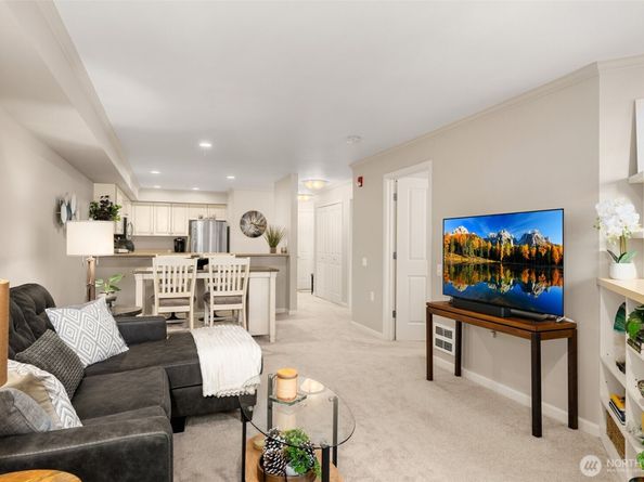 9222 Roosevelt Way NE 203, Seattle WA 98115