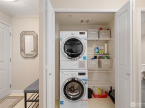 9222 Roosevelt Way NE 203, Seattle WA 98115