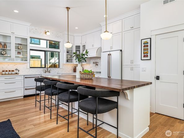 3642 33rd Avenue W, Seattle WA 98199