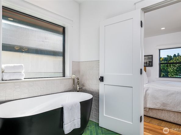 3642 33rd Avenue W, Seattle WA 98199