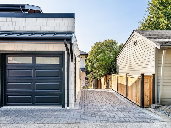 3642 33rd Avenue W, Seattle WA 98199