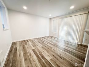 901 Sunset Boulevard NE D113, Renton WA 98056