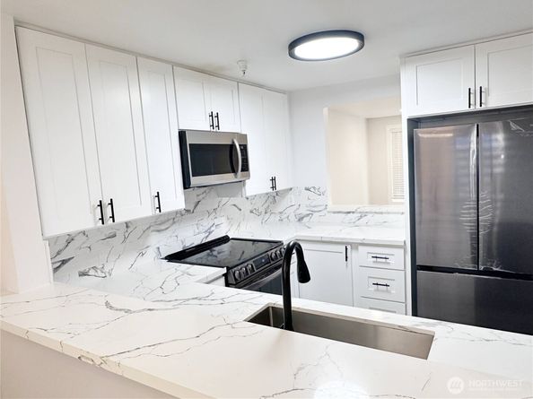 901 Sunset Boulevard NE D113, Renton WA 98056