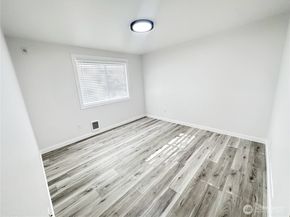901 Sunset Boulevard NE D113, Renton WA 98056