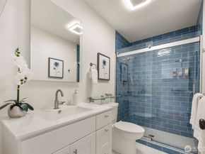 3020 64th Avenue SW B, Seattle WA 98116