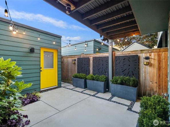 3020 64th Avenue SW B, Seattle WA 98116