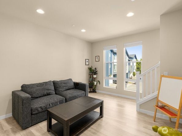 14715 Admiralty Way A4, Lynnwood WA 98087