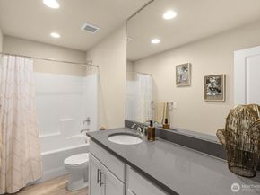 14715 Admiralty Way A4, Lynnwood WA 98087