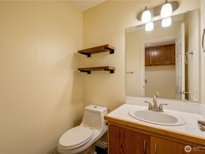 15606 Cascadian Way, Bothell WA 98012