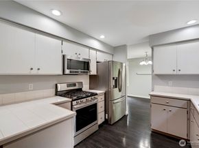15606 Cascadian Way, Bothell WA 98012