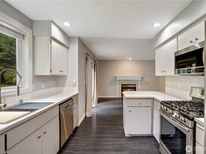 15606 Cascadian Way, Bothell WA 98012