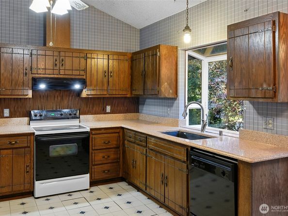 5755 Blakely Avenue NE, Bainbridge Island WA 98110