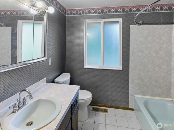 5755 Blakely Avenue NE, Bainbridge Island WA 98110