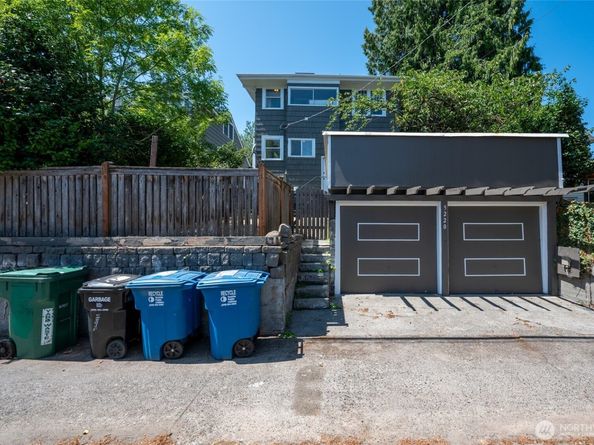 5220 18th Avenue NE, Seattle WA 98105