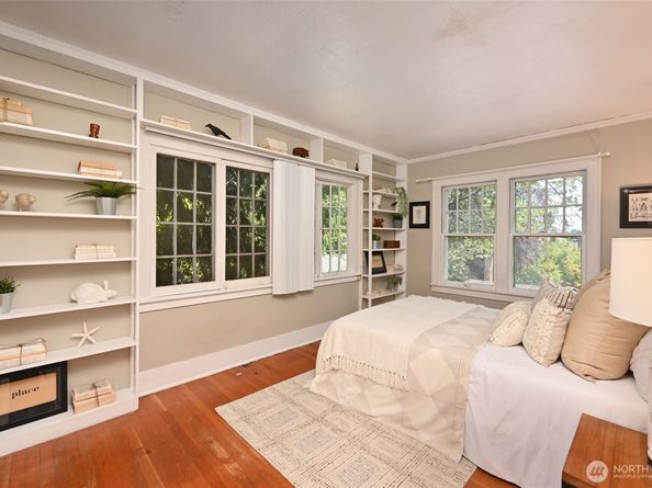 5220 18th Avenue NE, Seattle WA 98105