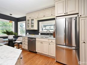 5220 18th Avenue NE, Seattle WA 98105